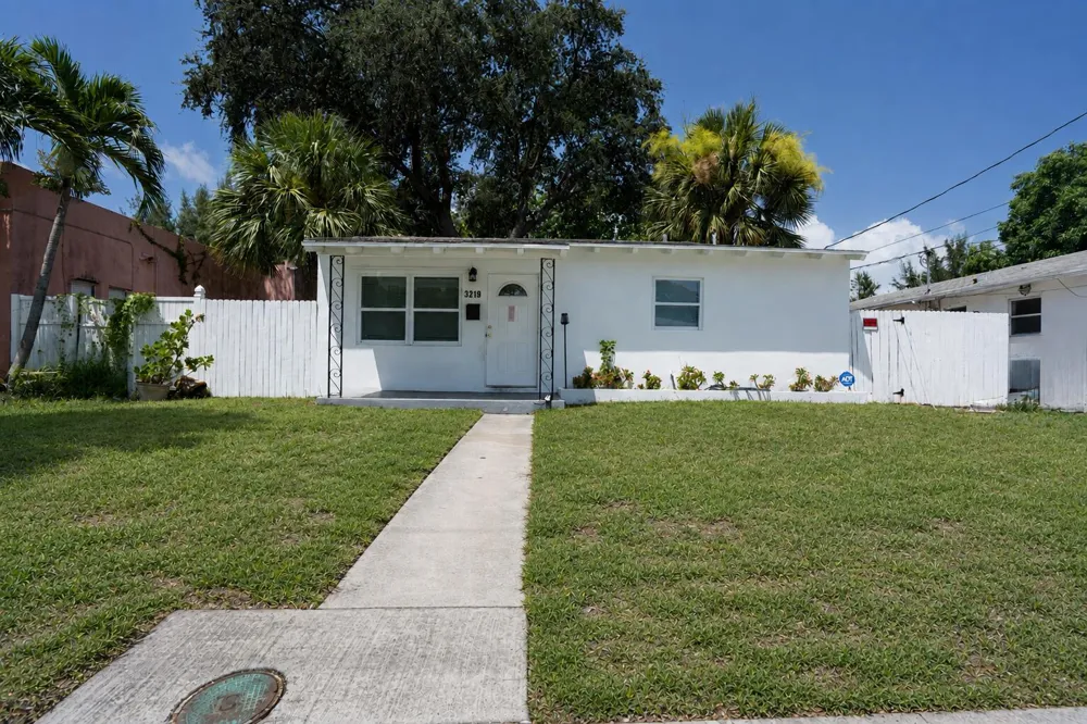 3219 WINDSOR AVENUE West Palm Beach, FL 33407