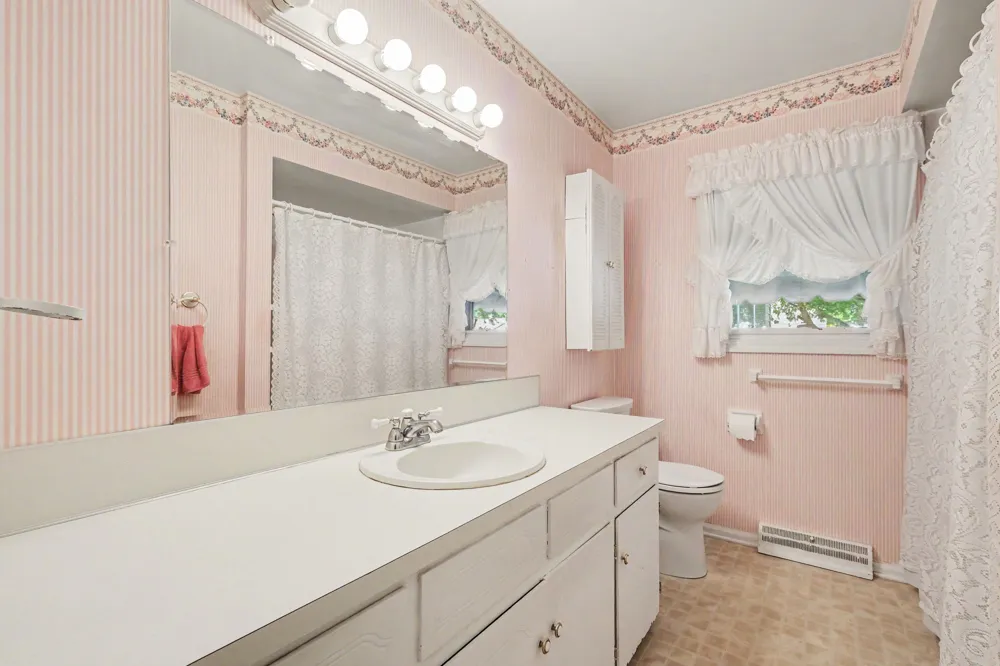 1399 Clover Crest NW Grand Rapids City, MI 49504