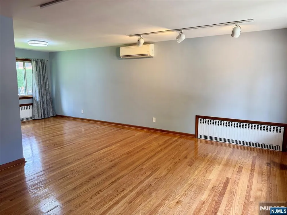 2465 Camner Street Fort Lee, NJ 07024