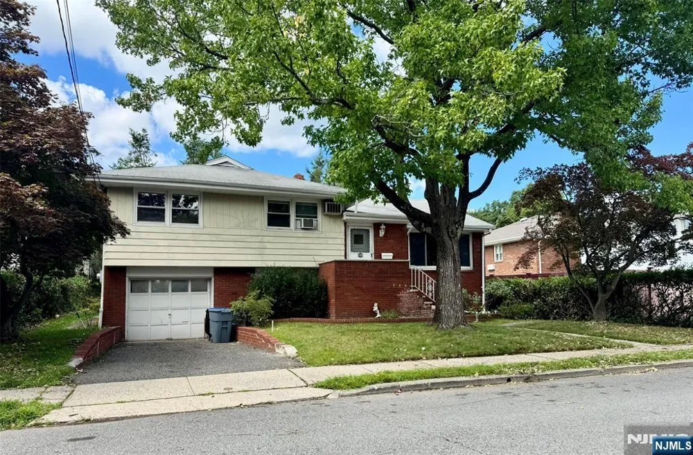 2465 Camner Street Fort Lee, NJ 07024