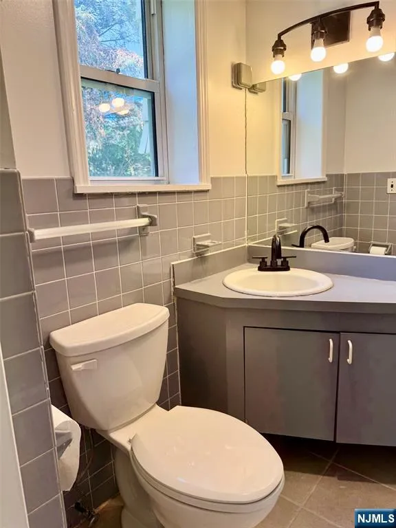 2465 Camner Street Fort Lee, NJ 07024