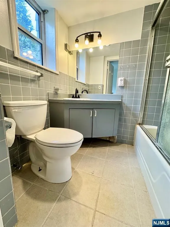 2465 Camner Street Fort Lee, NJ 07024