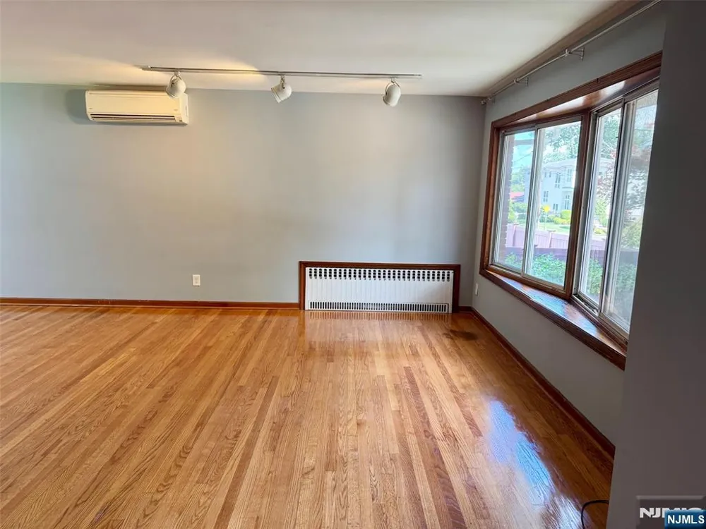 2465 Camner Street Fort Lee, NJ 07024