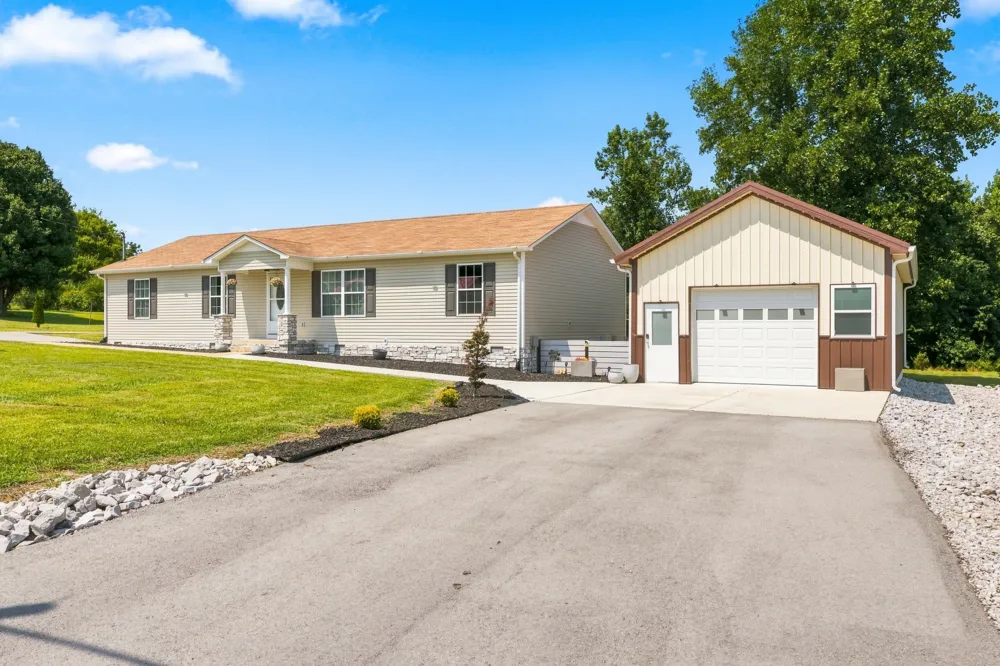 870 Newt Vanattia Rd Hillsboro, TN 37342