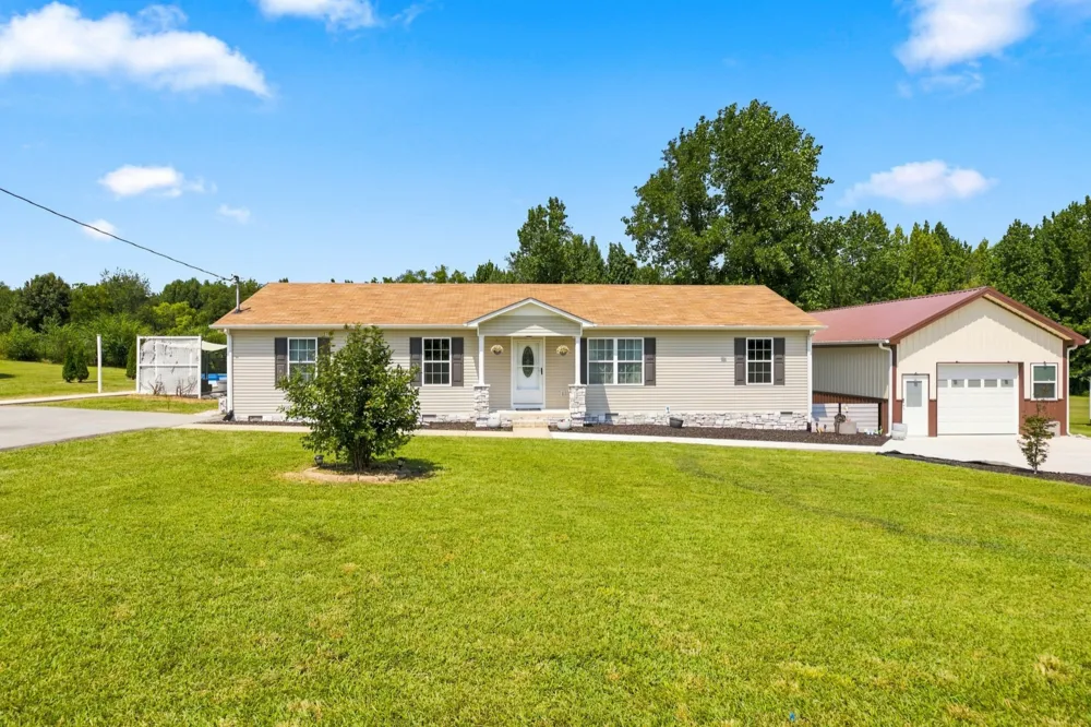 870 Newt Vanattia Rd Hillsboro, TN 37342