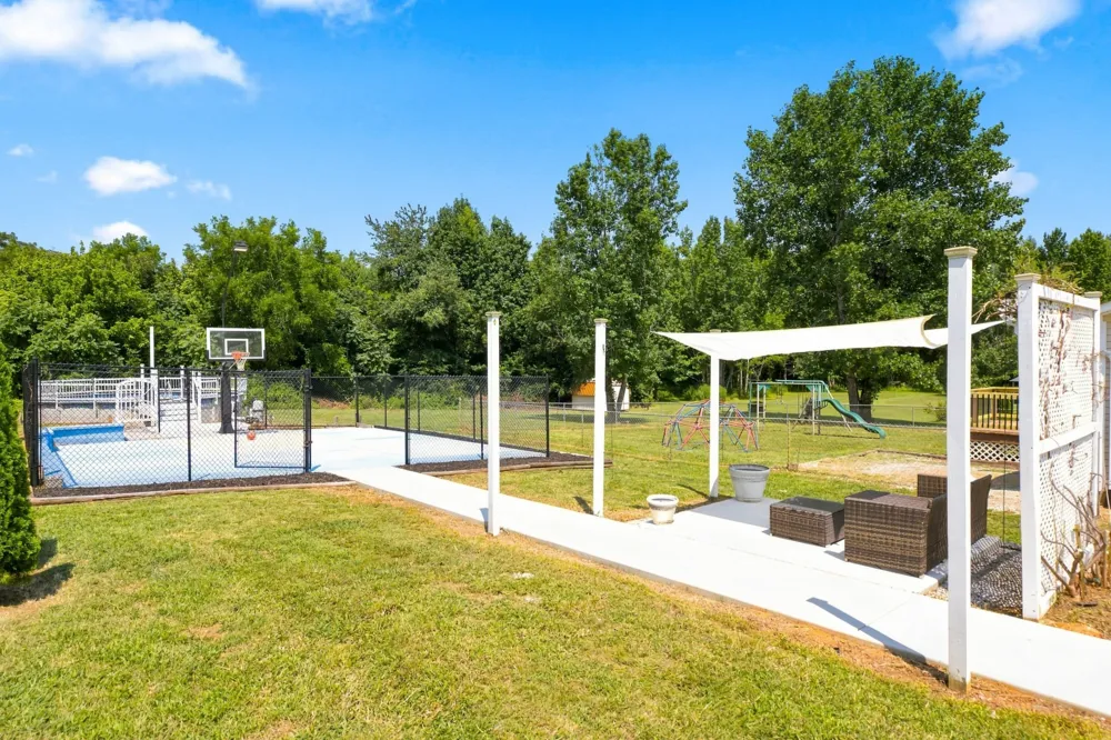 870 Newt Vanattia Rd Hillsboro, TN 37342