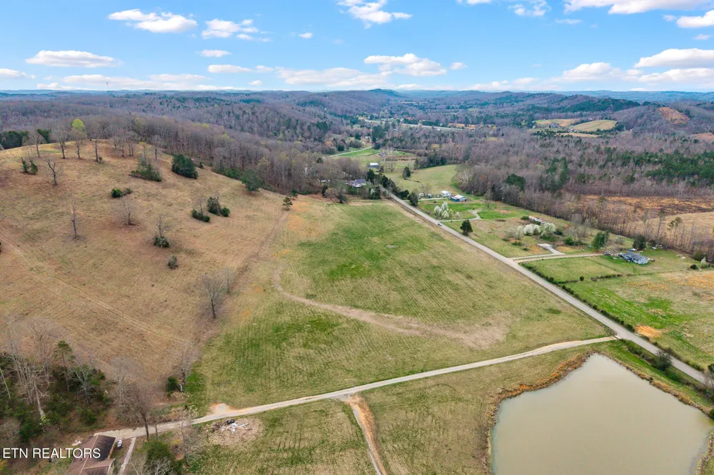 6 N Nopone Valley Rd Decatur, TN 37322