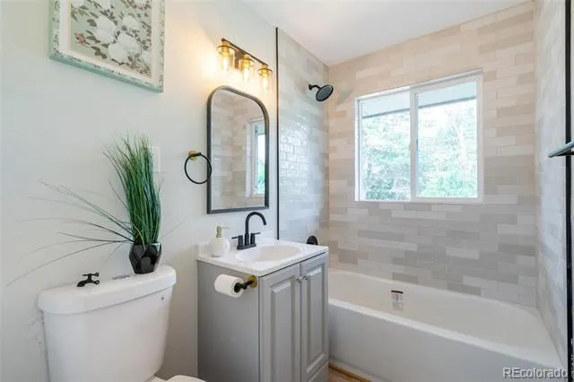 562 Lima Street Aurora, CO 80010