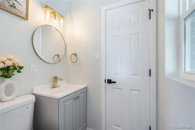 562 Lima Street Aurora, CO 80010