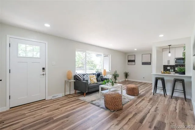 562 Lima Street Aurora, CO 80010