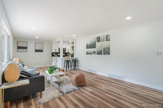 562 Lima Street Aurora, CO 80010