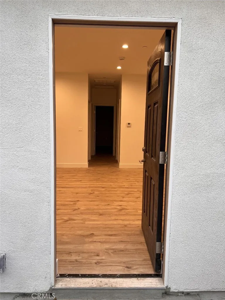 20517 Gault Street Los Angeles, CA 91306