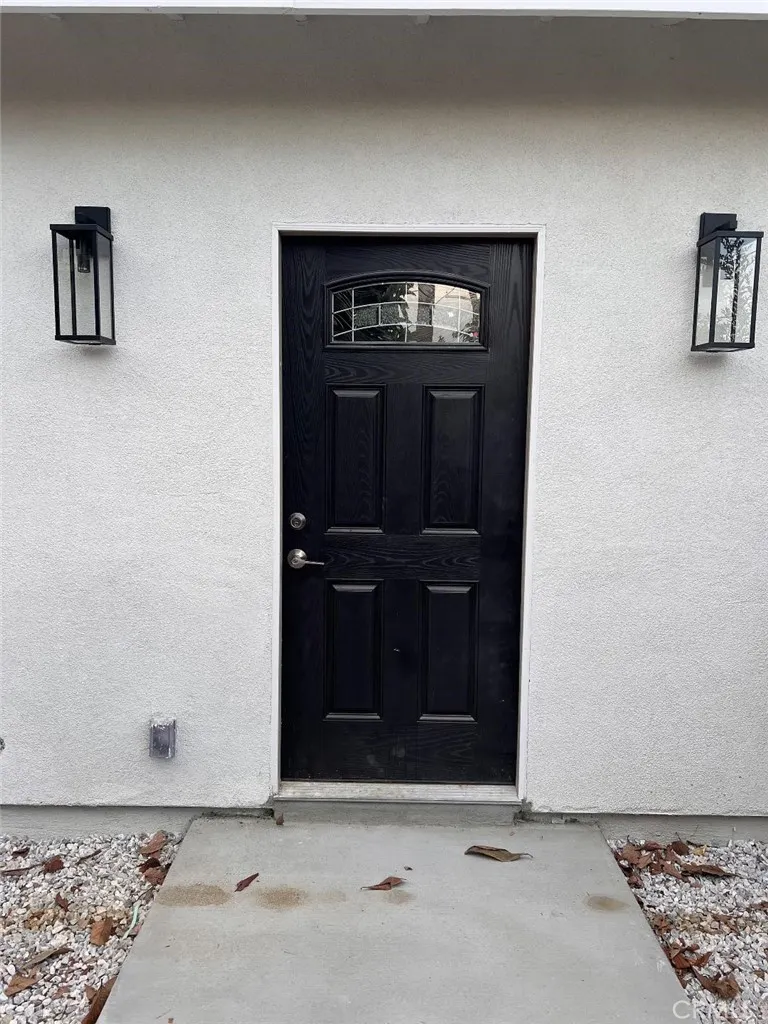 20517 Gault Street Los Angeles, CA 91306