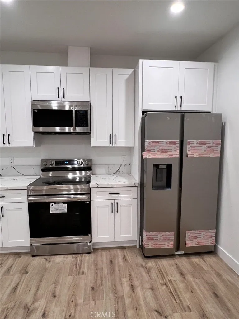 20517 Gault Street Los Angeles, CA 91306