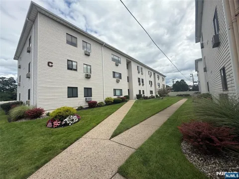 250 Grant Avenue C38