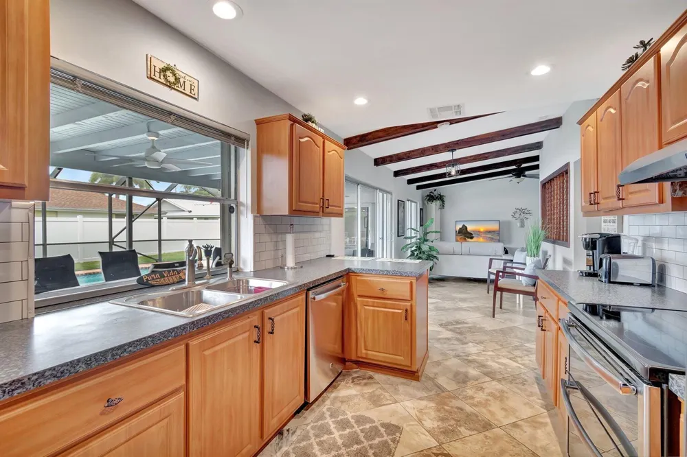 577 SW 24th Avenue Boynton Beach, FL 33435