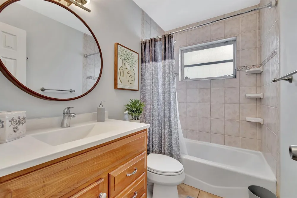 577 SW 24th Avenue Boynton Beach, FL 33435