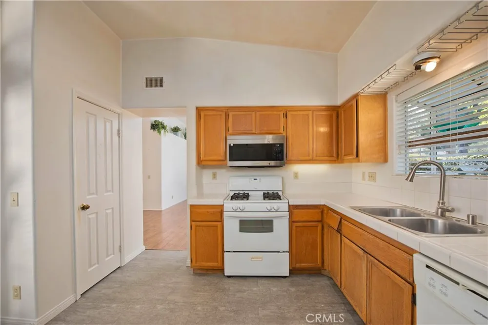 2464 Pleasant Grove Circle Thousand Oaks, CA 91362