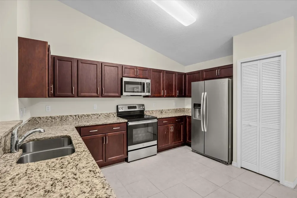 8736 98TH COURT Vero Beach, FL 32967