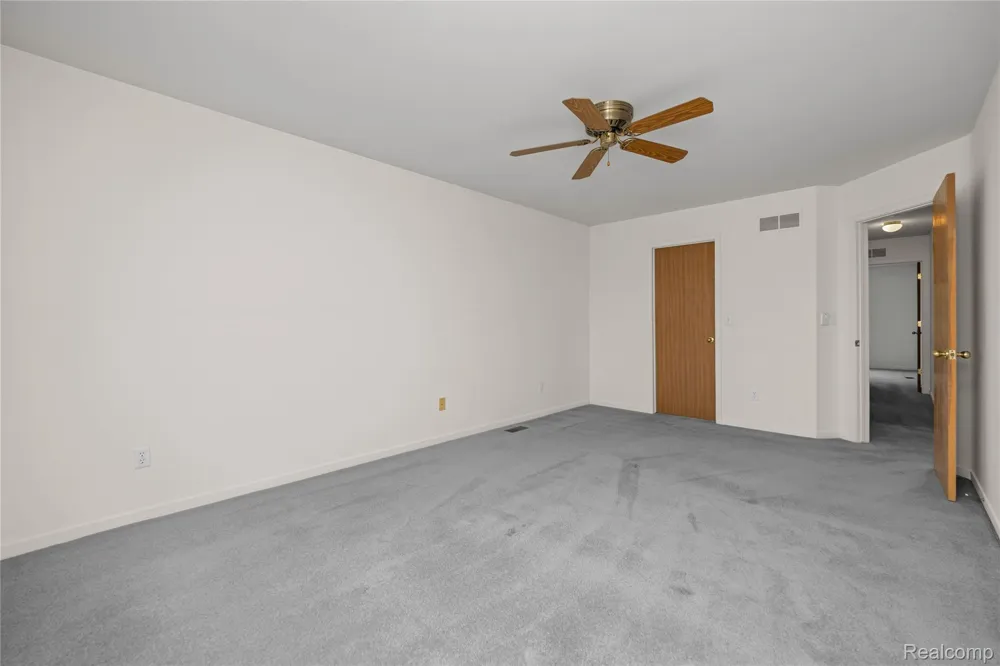 509 Winwood Circle Walled Lake City, MI 48390