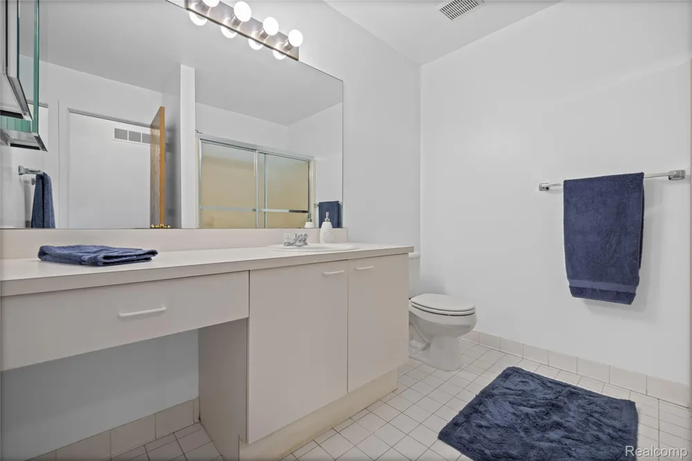 509 Winwood Circle Walled Lake City, MI 48390