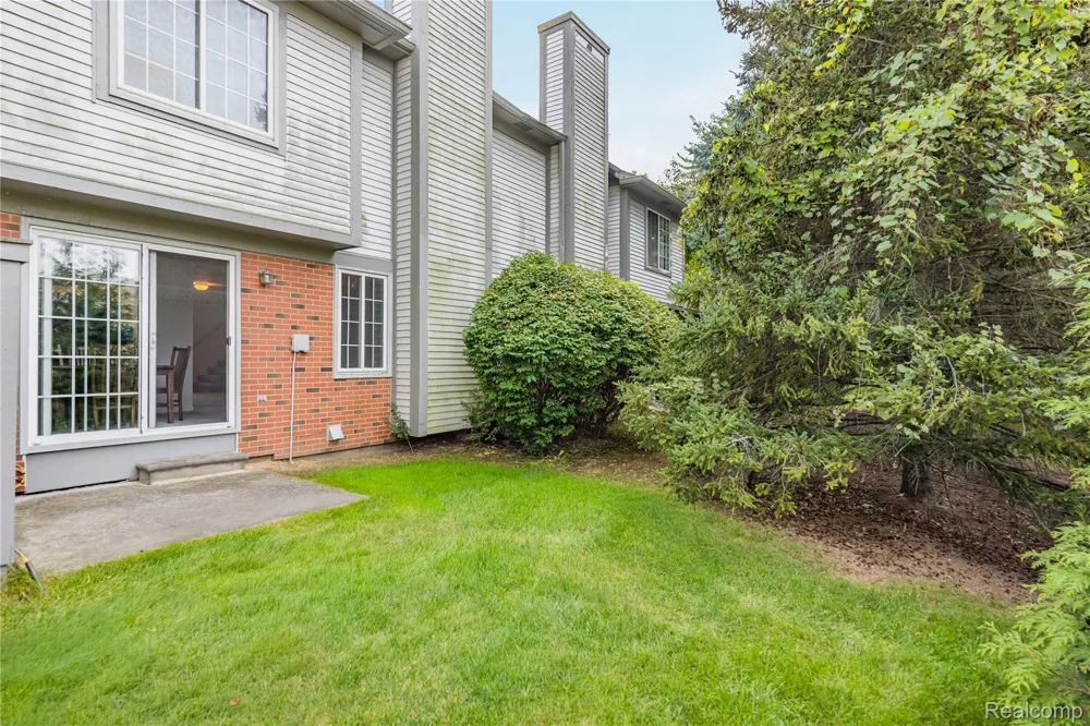 509 Winwood Circle Walled Lake City, MI 48390