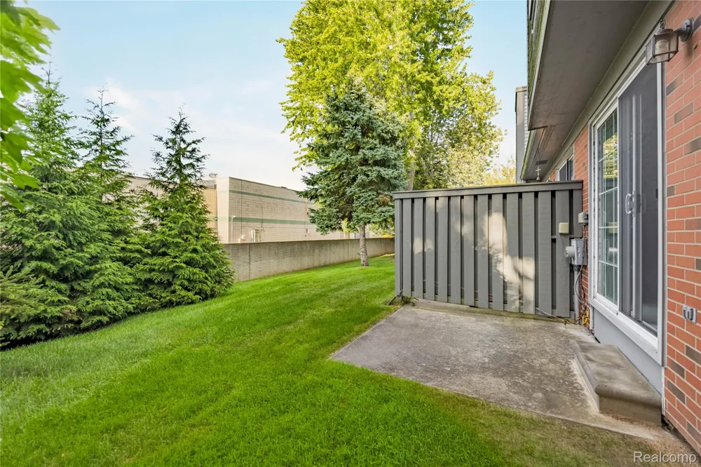 509 Winwood Circle Walled Lake City, MI 48390