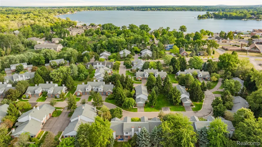 509 Winwood Circle Walled Lake City, MI 48390