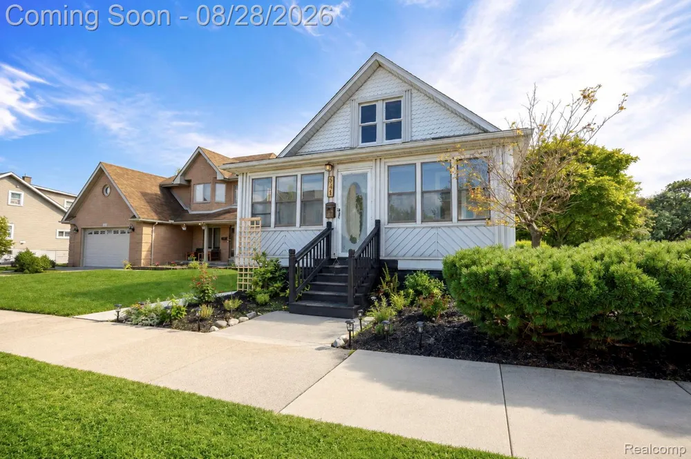 541 Clinton Street Wyandotte City, MI 48192