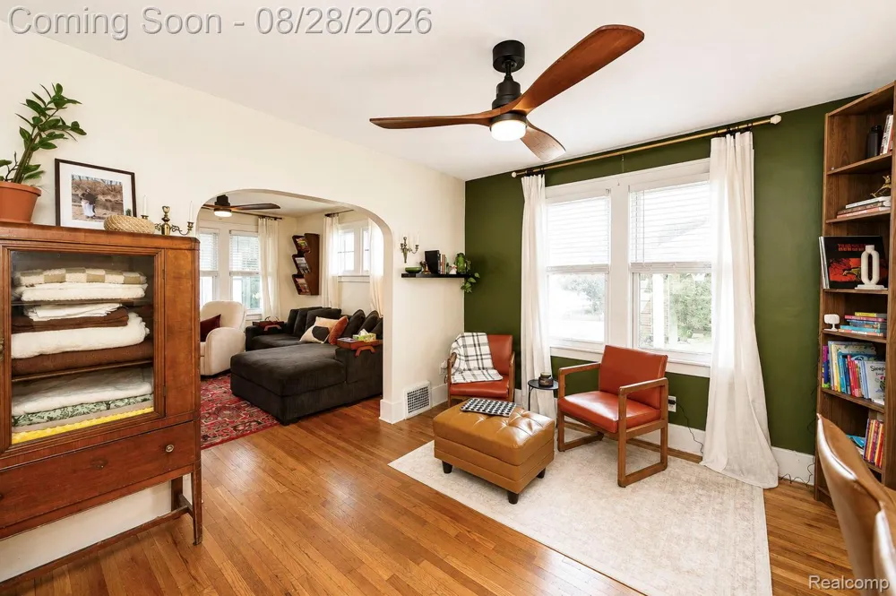 541 Clinton Street Wyandotte City, MI 48192