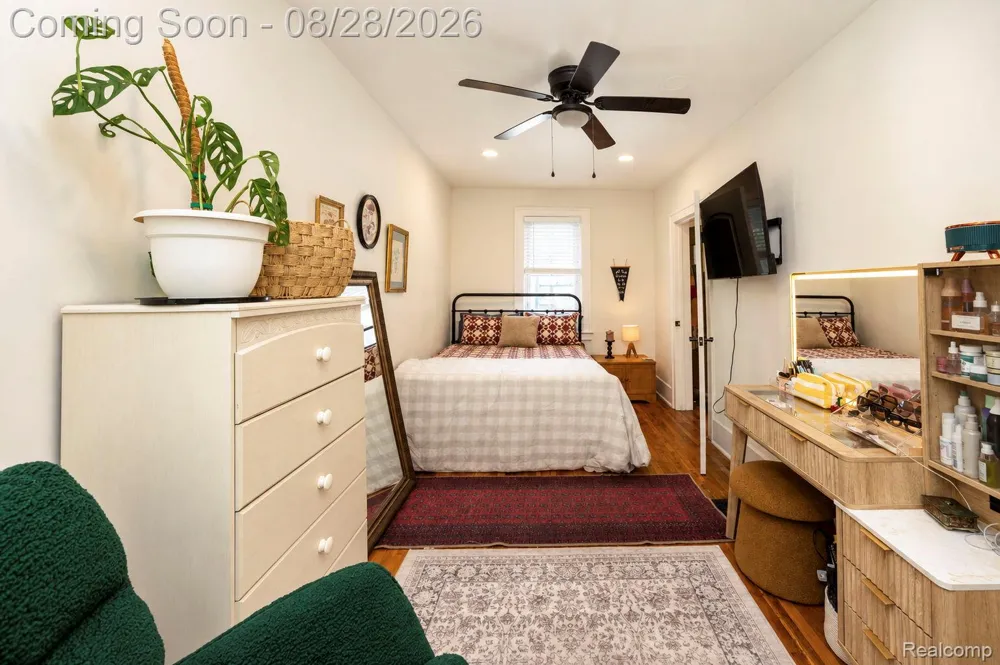 541 Clinton Street Wyandotte City, MI 48192