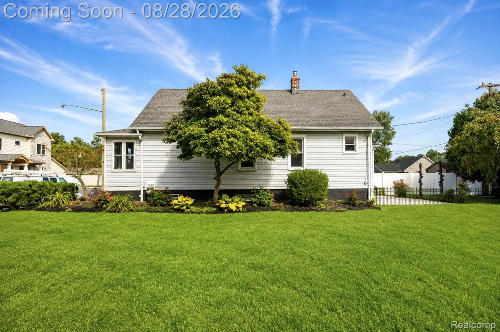 541 Clinton Street Wyandotte City, MI 48192