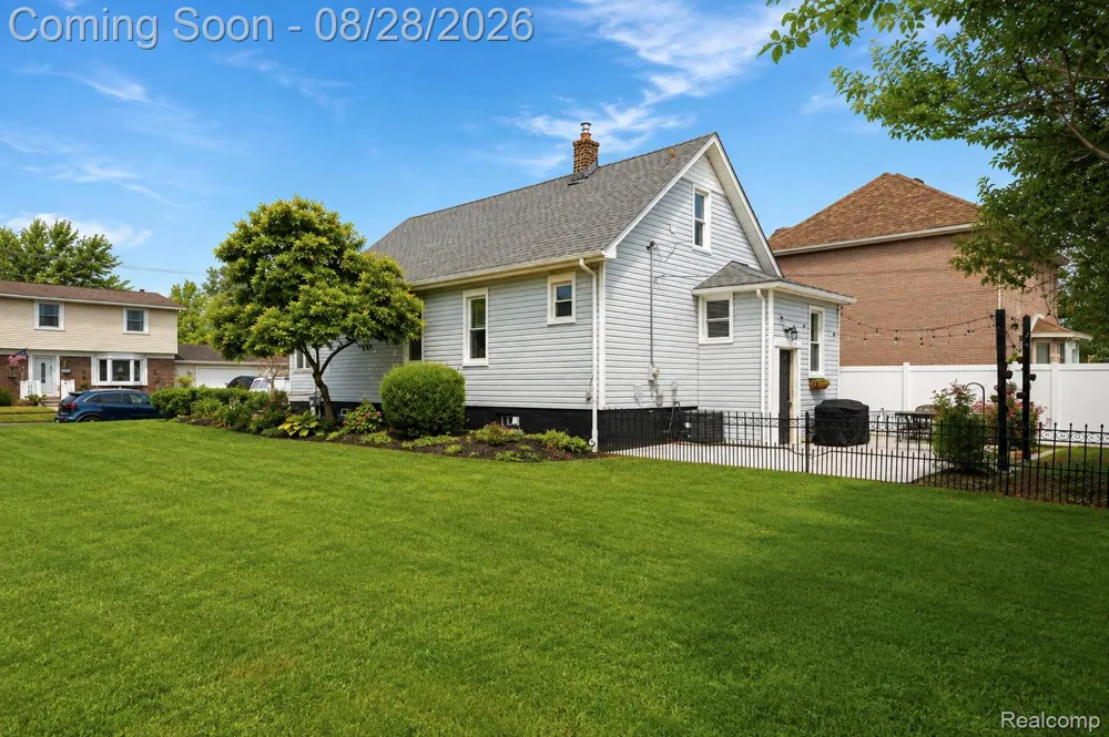 541 Clinton Street Wyandotte City, MI 48192