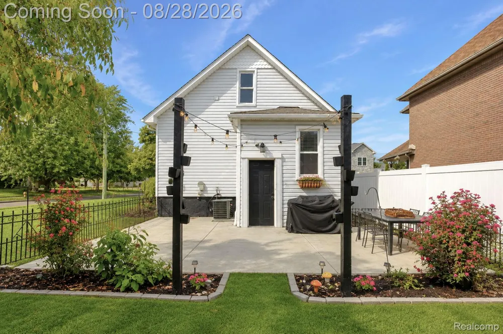 541 Clinton Street Wyandotte City, MI 48192