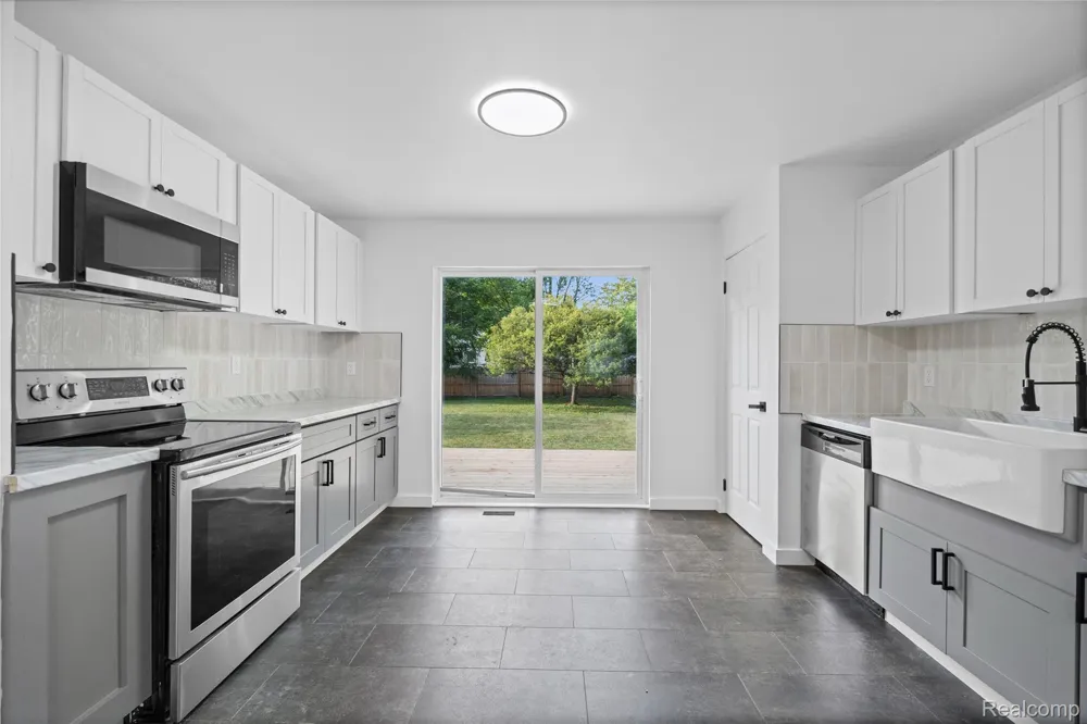 2357 Southampton Avenue Grand Blanc Charter Township, MI 48507