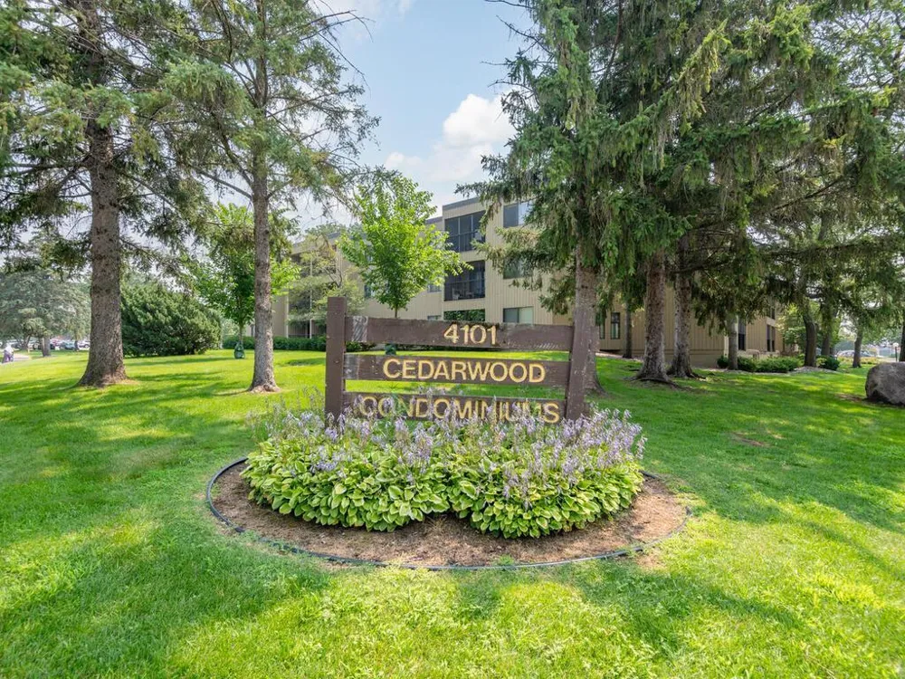 4101 Parklawn Avenue #130 Edina, MN 55435