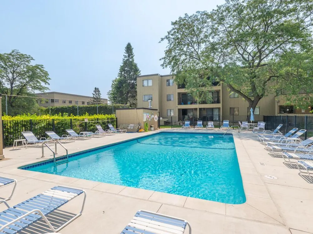 4101 Parklawn Avenue #130 Edina, MN 55435