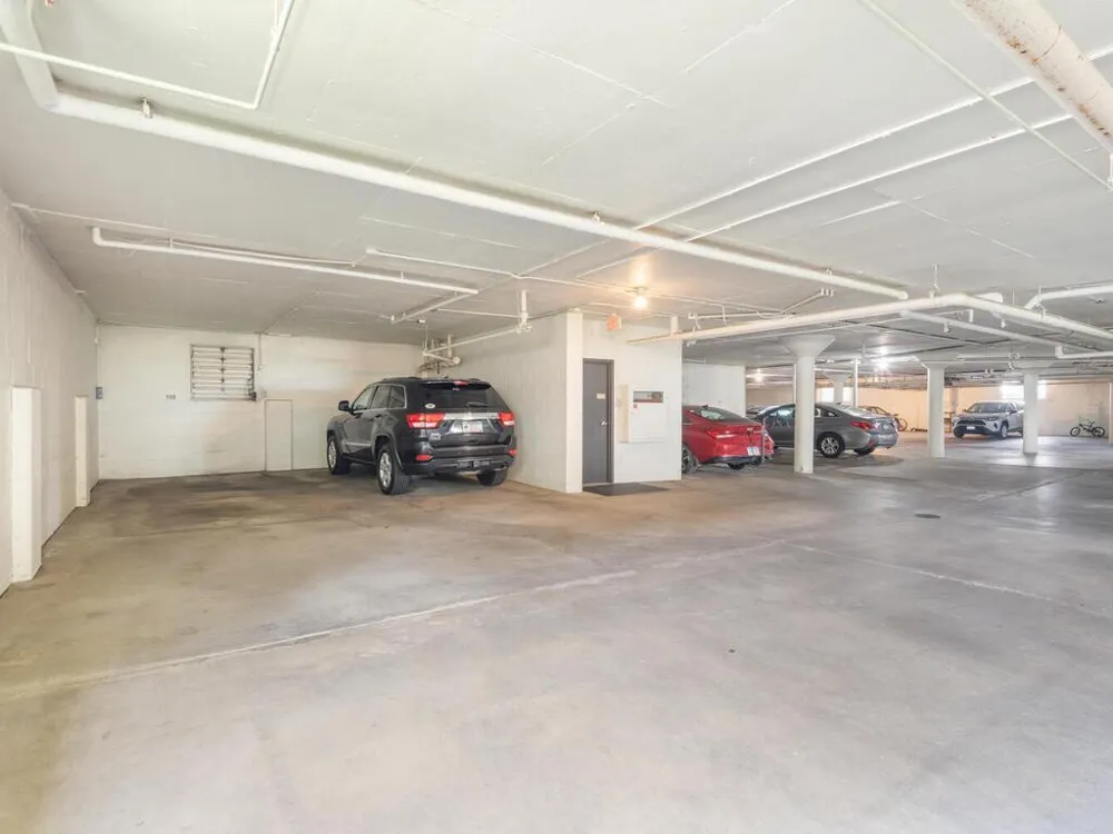 4101 Parklawn Avenue #130 Edina, MN 55435