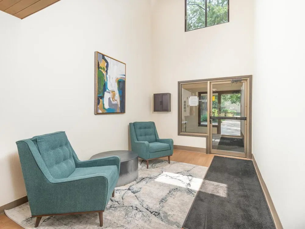4101 Parklawn Avenue #130 Edina, MN 55435