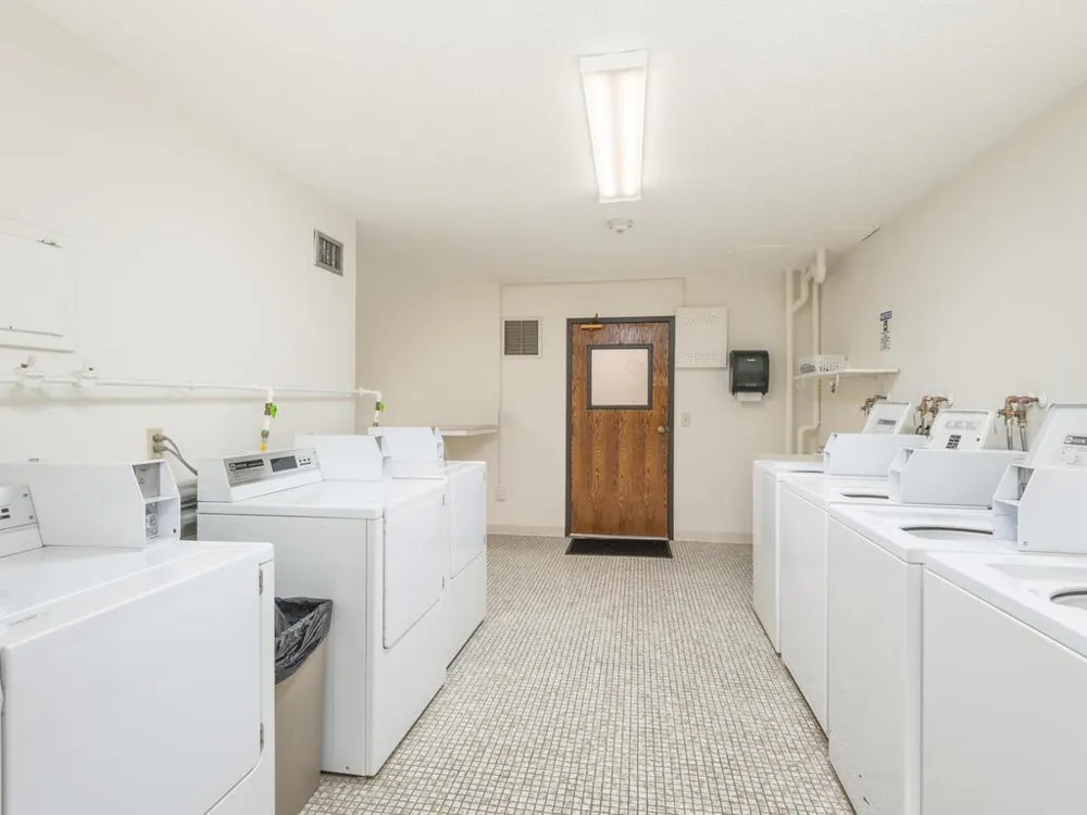 4101 Parklawn Avenue #130 Edina, MN 55435