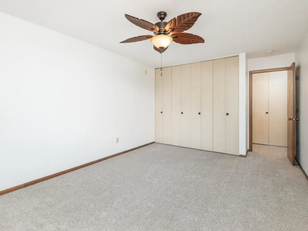 4101 Parklawn Avenue #130 Edina, MN 55435