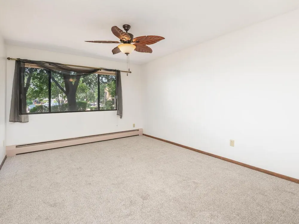 4101 Parklawn Avenue #130 Edina, MN 55435