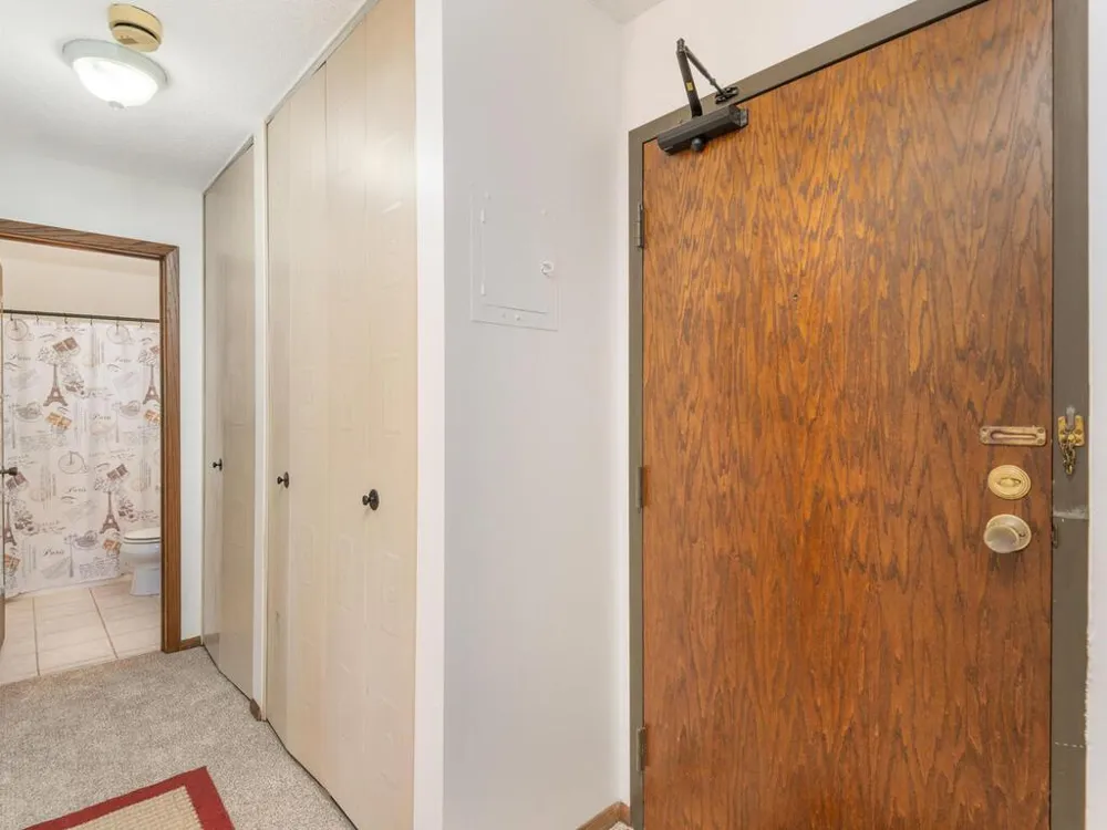 4101 Parklawn Avenue #130 Edina, MN 55435