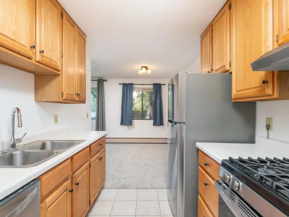 4101 Parklawn Avenue #130 Edina, MN 55435