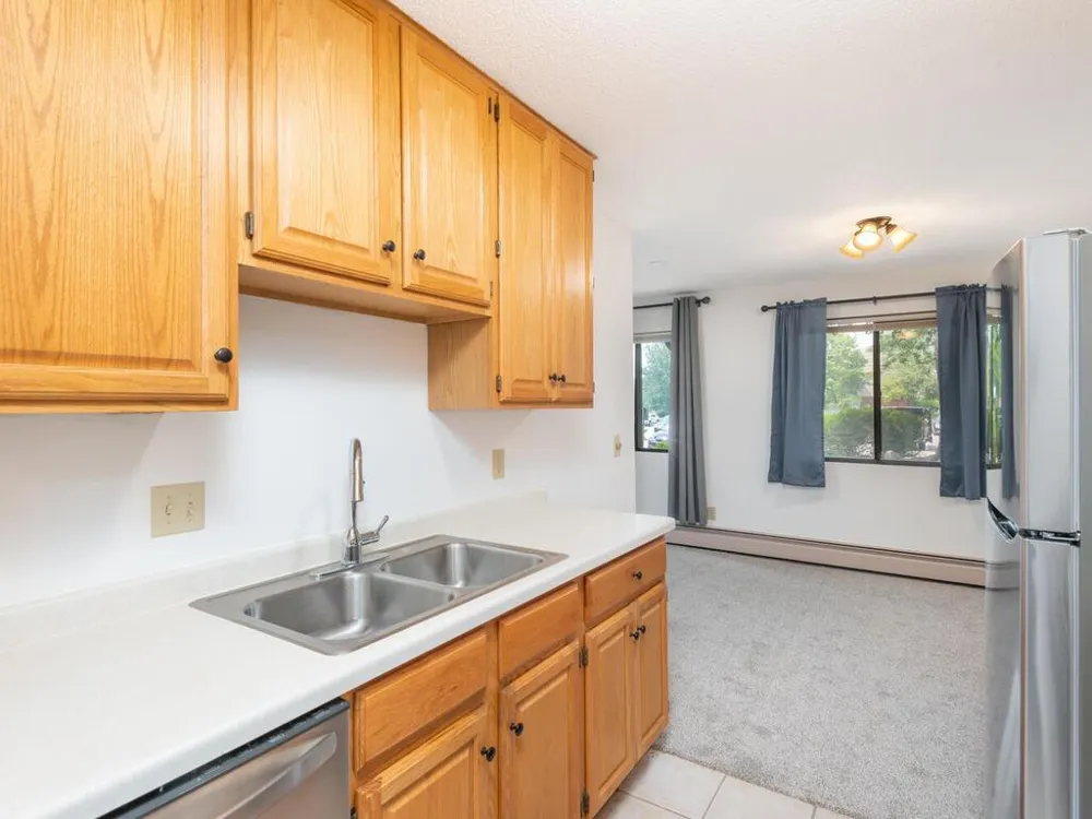 4101 Parklawn Avenue #130 Edina, MN 55435