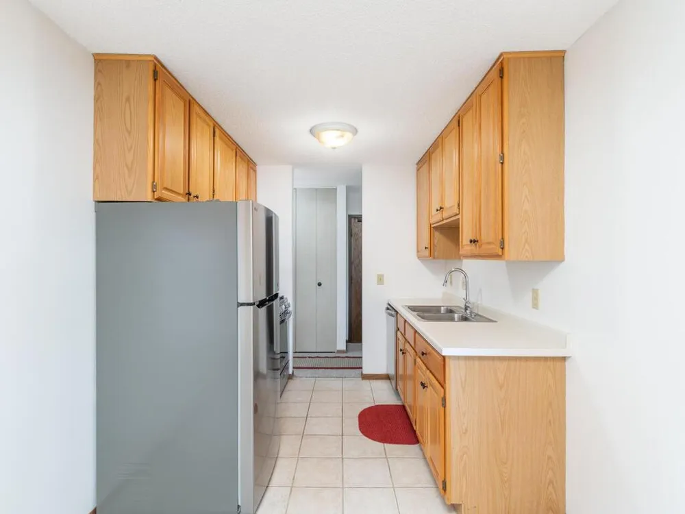 4101 Parklawn Avenue #130 Edina, MN 55435