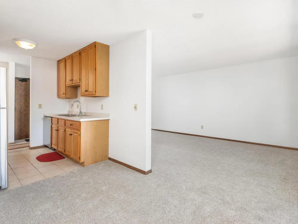 4101 Parklawn Avenue #130 Edina, MN 55435