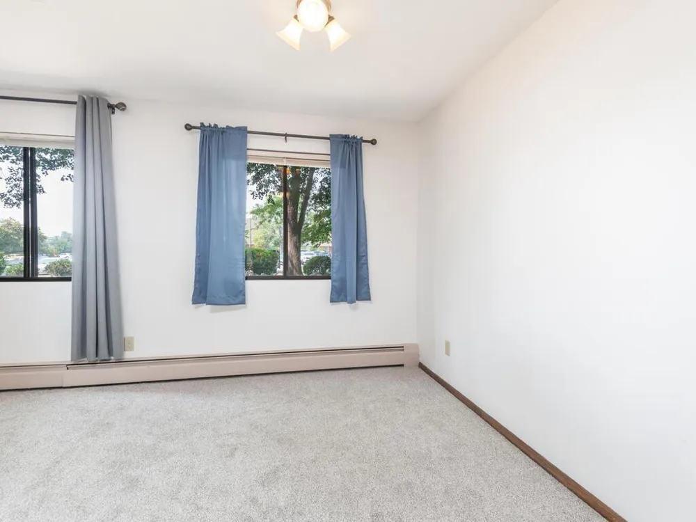 4101 Parklawn Avenue #130 Edina, MN 55435