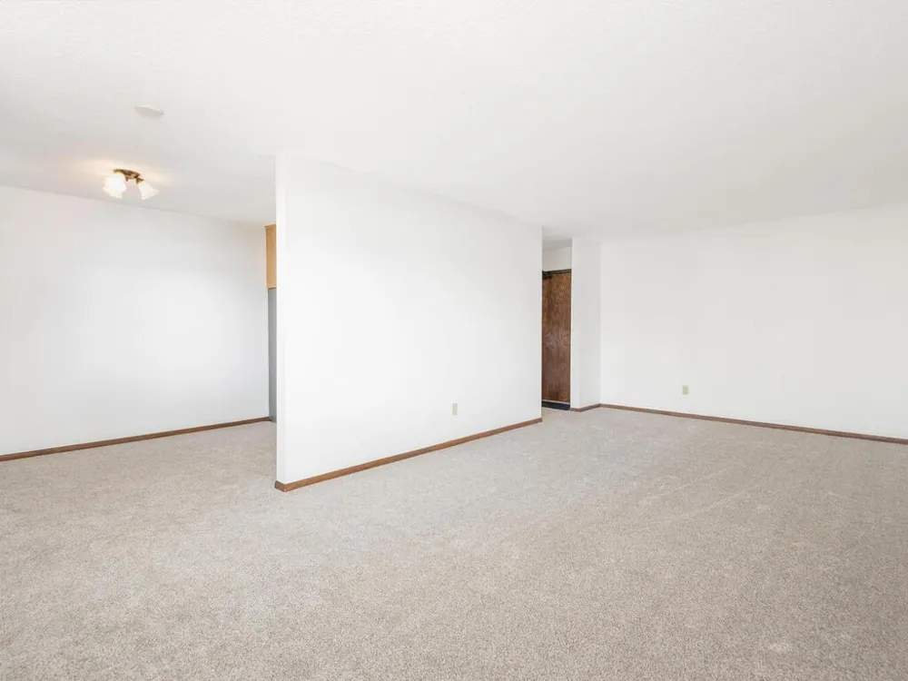 4101 Parklawn Avenue #130 Edina, MN 55435