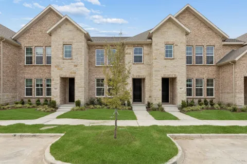 1025 Splitrock Drive